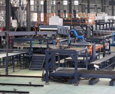 巖棉板復(fù)合板生產(chǎn)線